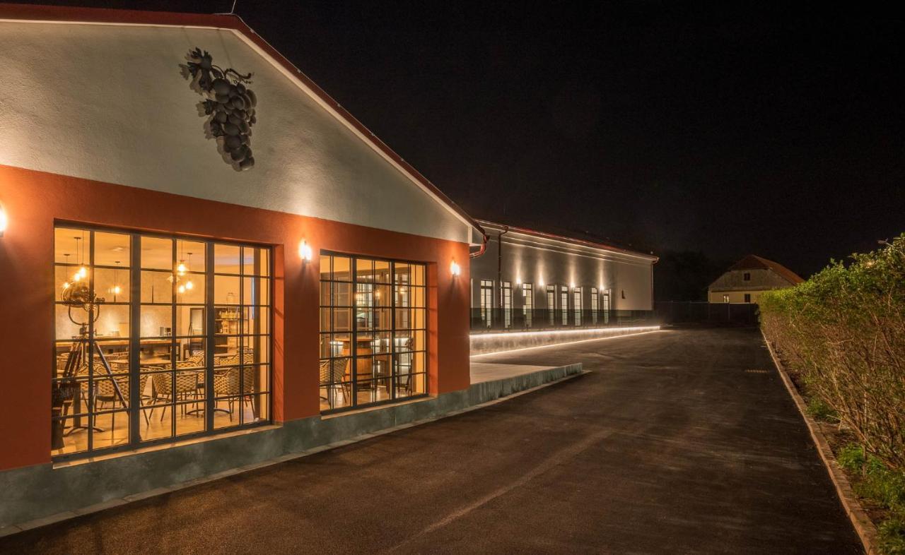 Veltlin Bed & Wine Hotel Valtice Exterior foto