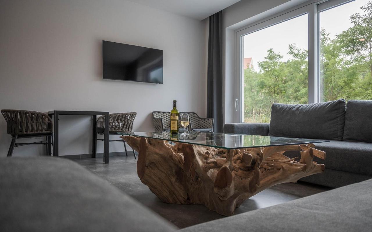 Veltlin Bed & Wine Hotel Valtice Exterior foto